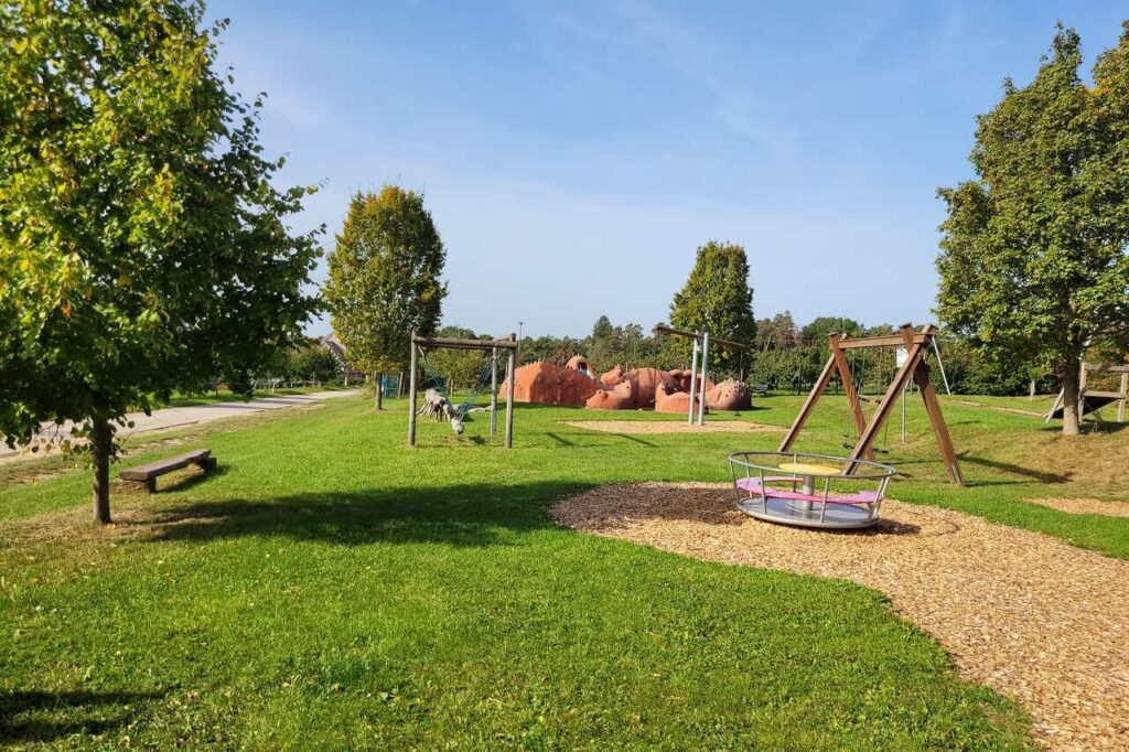 Spielplatz-Experte entdeckt den Seeungeheuerspielplatz Ottmansberg Überblick
