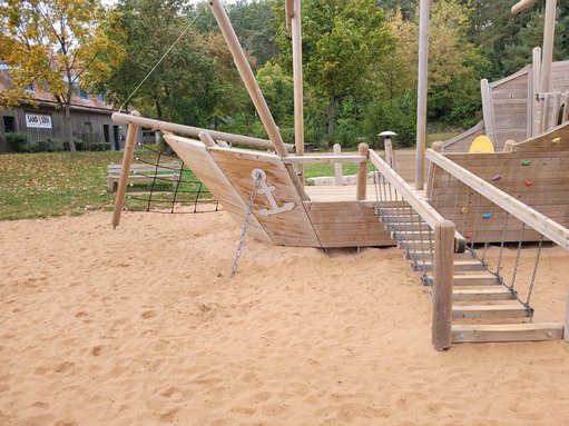 Spielplatz-Experte entdeckt den Piratenspielplatz in Allmansdorf